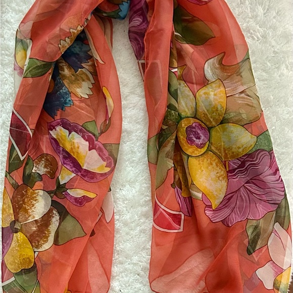 Gorgeous Chanel Scarf in EUC. - Picture 5 of 5